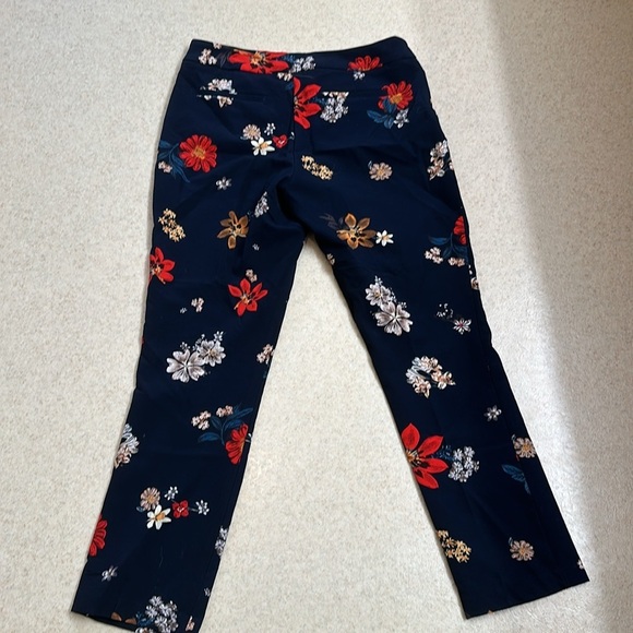 Cynthia Rowley floral dress slacks. Size 4. Black with floral print. - Picture 5 of 8